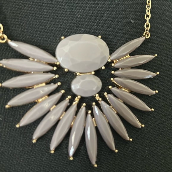 Mauve Statement Necklace - Picture 3 of 4